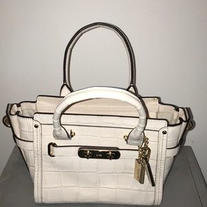 Coach vintage white shoulder bag good condition